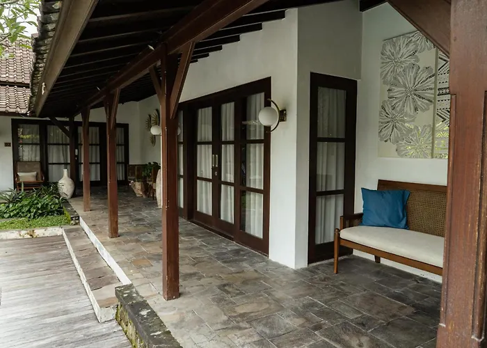 Goya Courtyard 3*