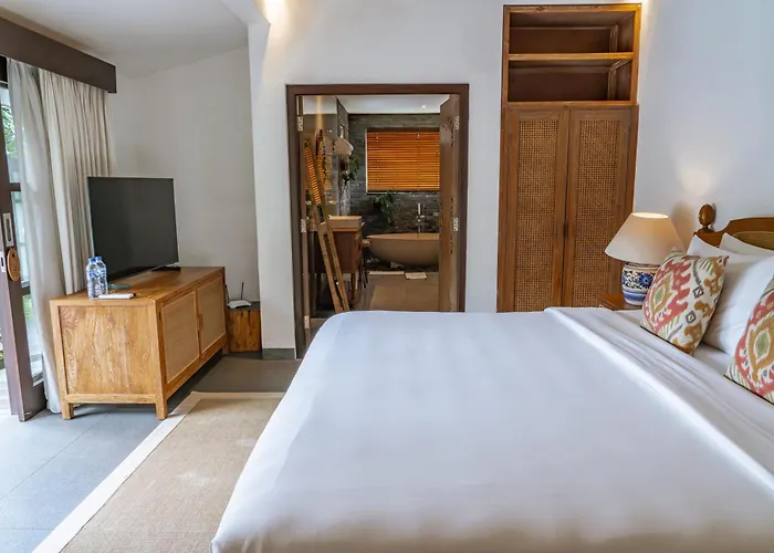 Goya Courtyard 3*