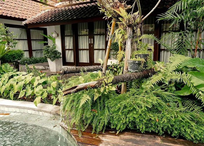 Goya Courtyard 3*
